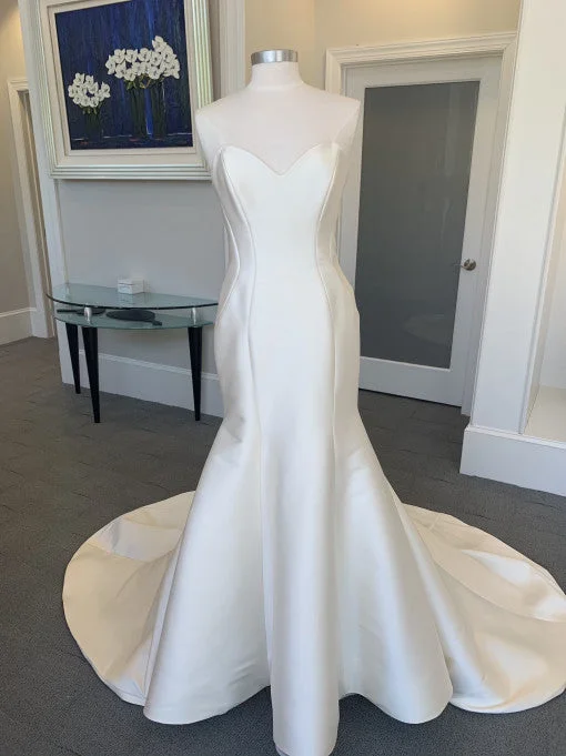 Must-Have Deals Monique Lhuillier Divine